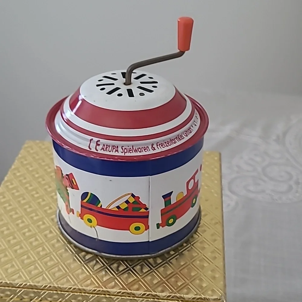 Vtg Rare Christmas Find Bolz By Lena tin music turnbox toy.